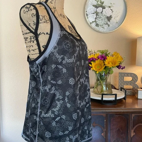 {CHAMPION} Black & Gray Pattern Loose Fit Athletic Top - Picture 3 of 10